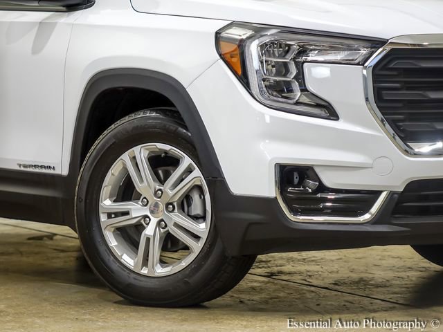 Used 2024 Summit White GMC SLE image 4