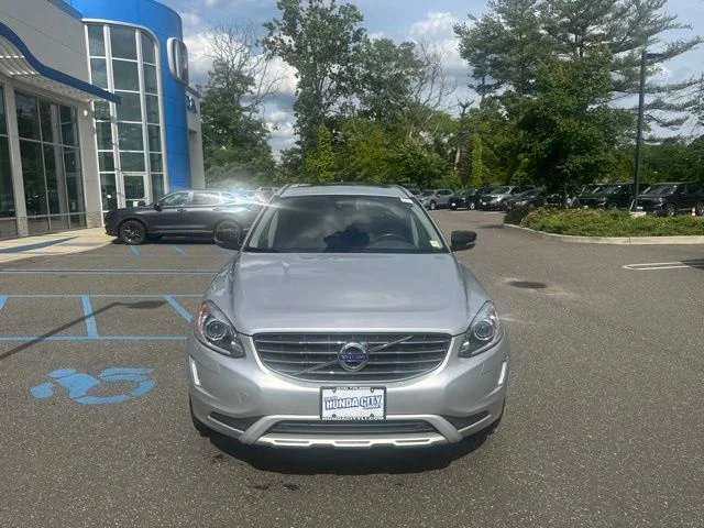 Used 2017 Bright Silver Metallic Volvo T6 Dynamic image 3