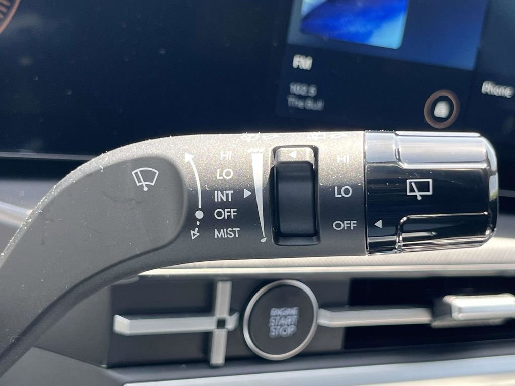 New 2026 White Hyundai SEL FWD image 24