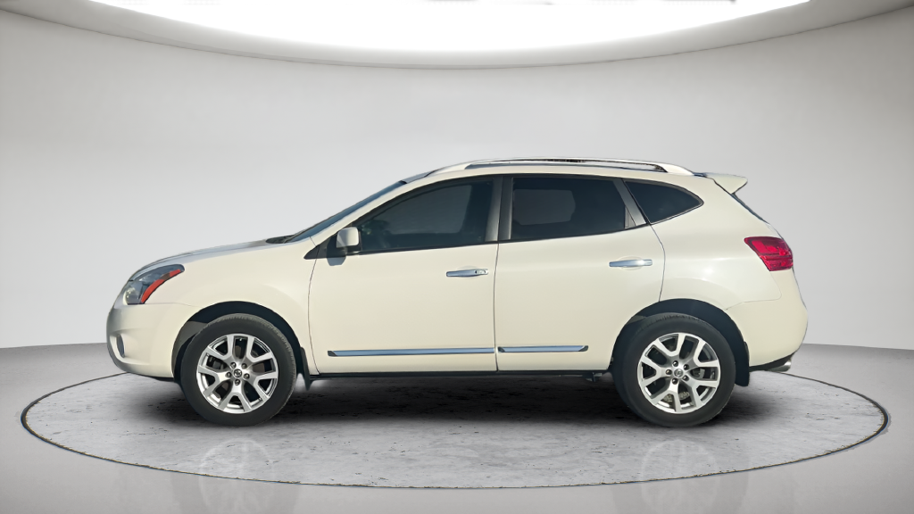 Used 2012 White Nissan SL image 10