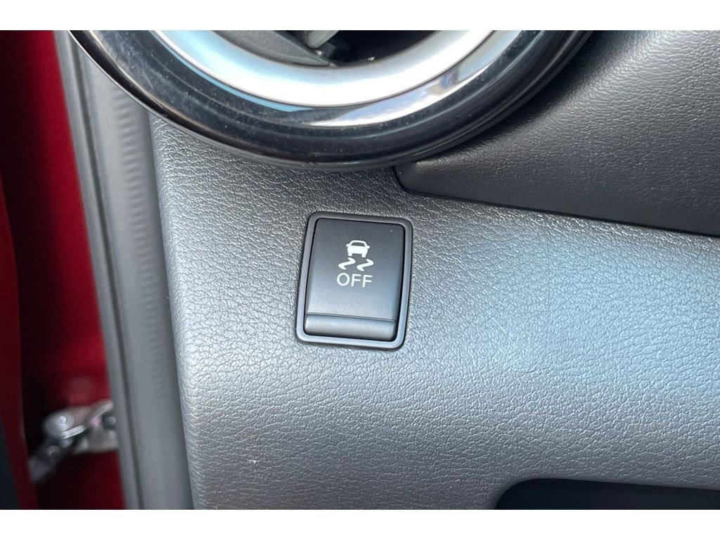 Used 2018 Cayenne Red/Super Black Nissan SR image 39