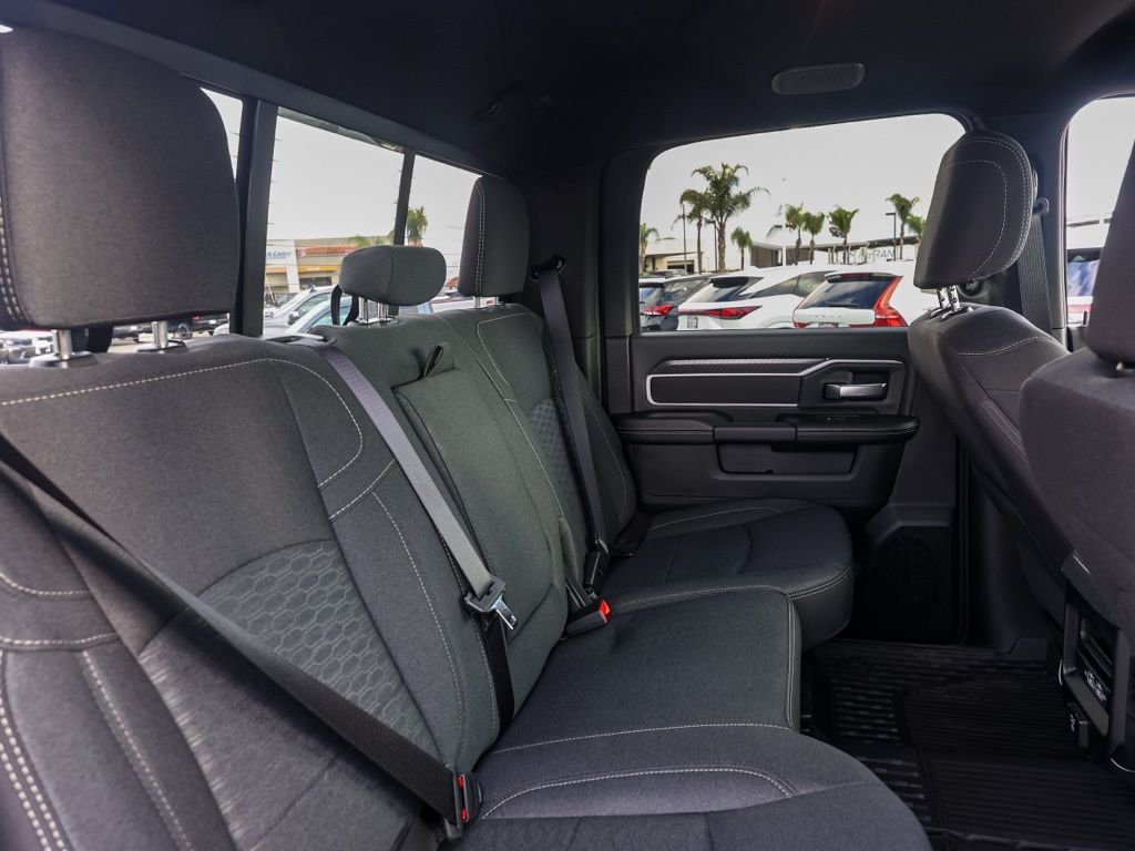 New 2026 Diamond Black Crystal Pearl-Coat Exterior Paint RAM Big Horn Night Edition image 17