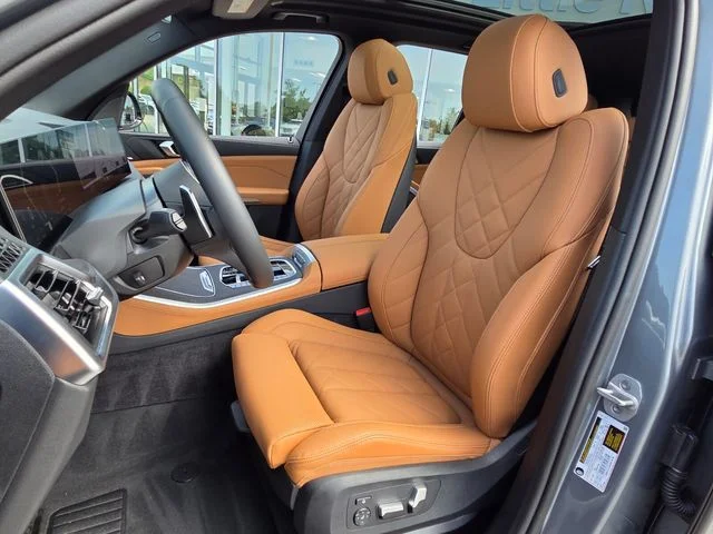 Used 2025 Gray BMW sDrive40i image 9