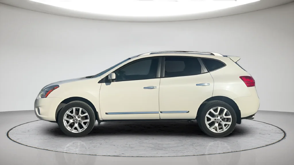 Used 2012 White Nissan SL image 10