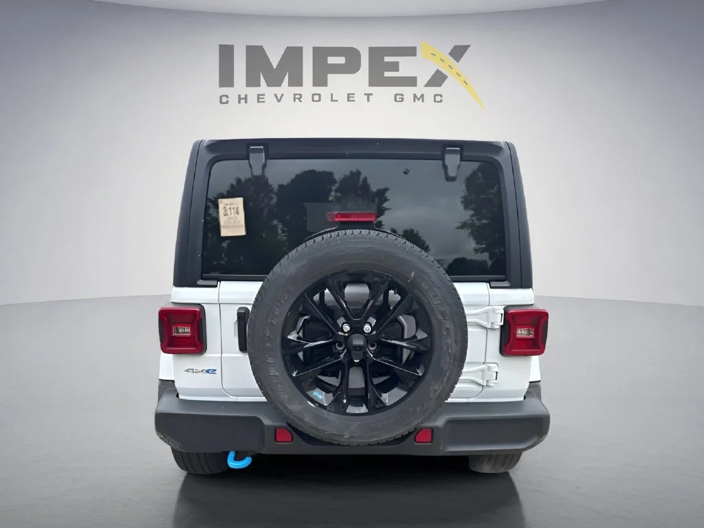 Used 2023 White Jeep Sahara image 3