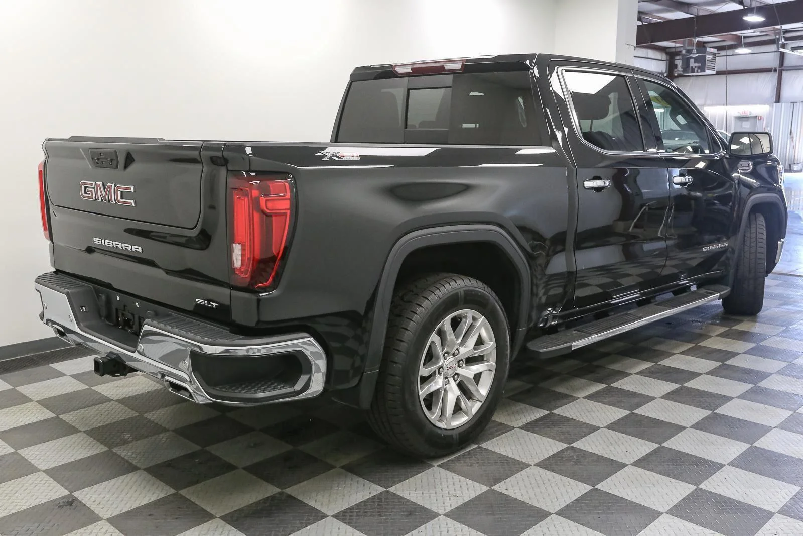 Used 2021 Onyx Black GMC SLT image 9