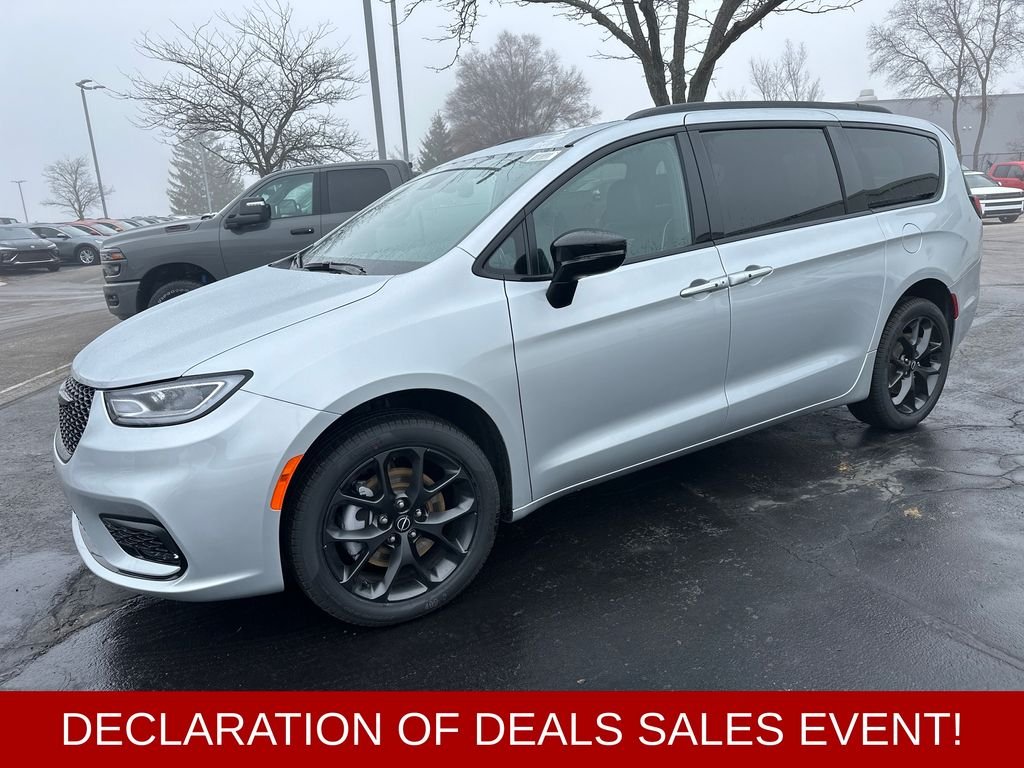 2026 Chrysler Pacifica Limited AWD's photo