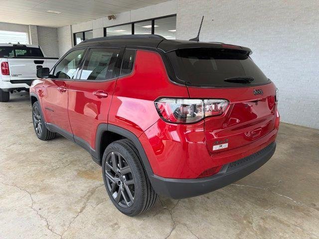 New 2026 Red Hot Pearl-Coat Exterior Paint Jeep Limited image 3