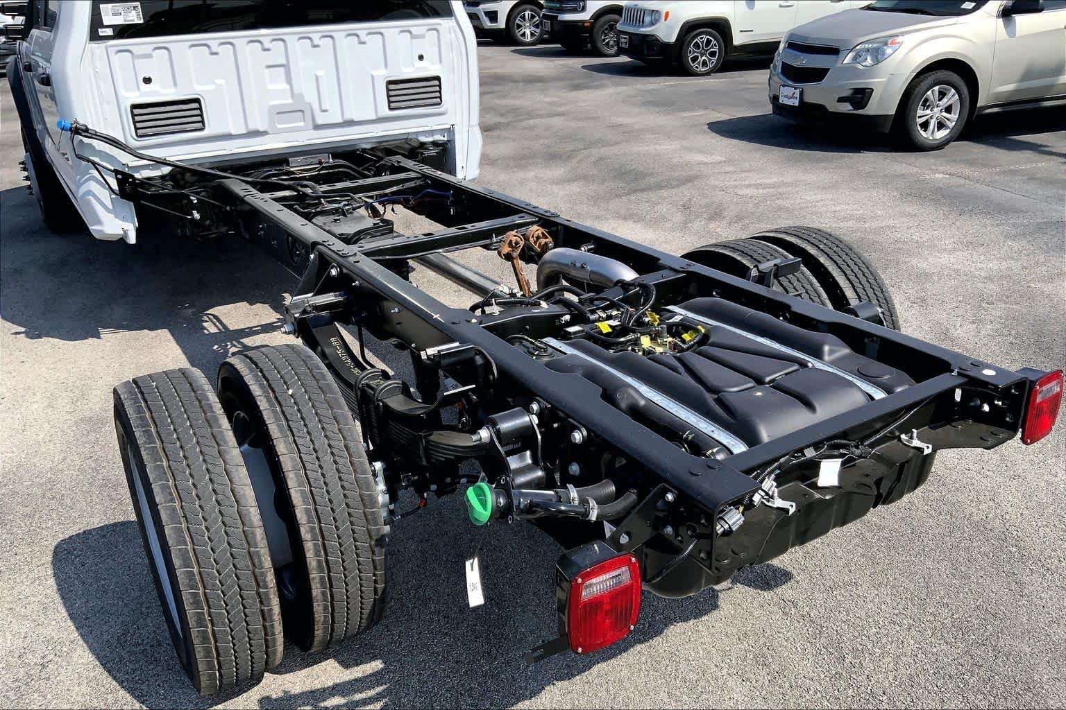 New 2026 Oxford White Ford F-550® XL image 14