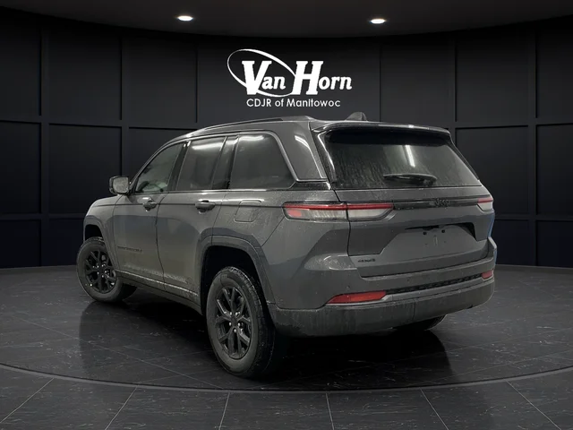 New 2026 Baltic Gray Metallic Clear-Coat Exterior Paint Jeep Altitude image 3