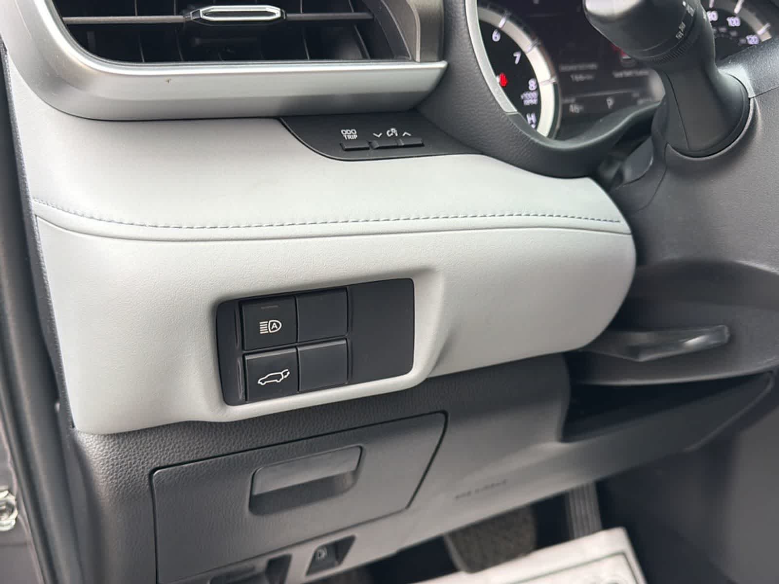 2022 Toyota Highlander XLE - Photo 10