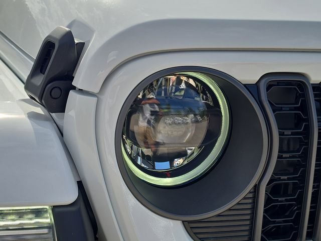New 2026 Bright White Clear-Coat Exterior Paint Jeep Sport S image 7