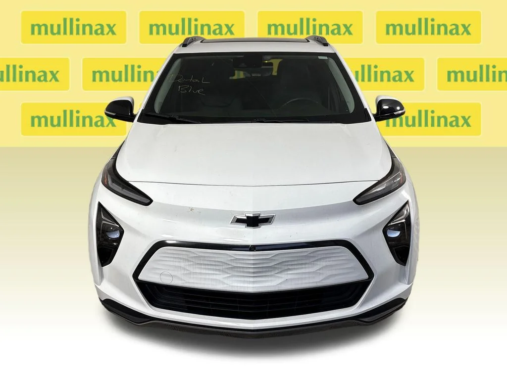 Used 2023 White Chevrolet Premier image 24