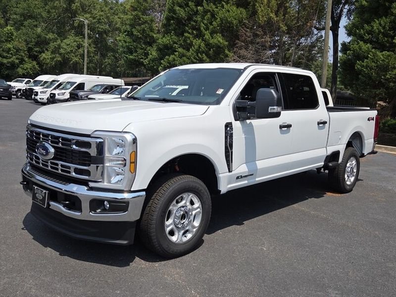 New 2026 Oxford White Ford F-250® XLT image 3