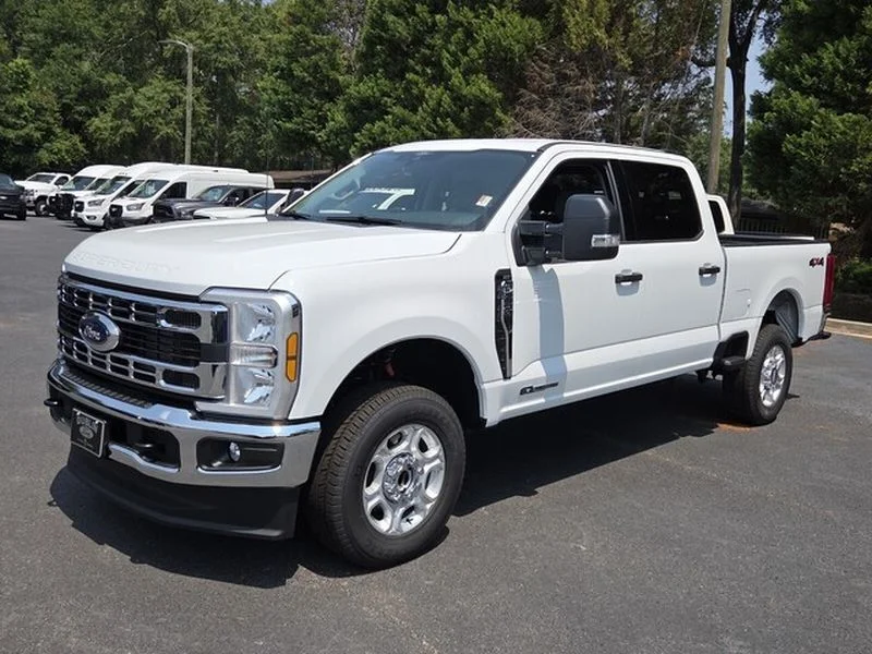 New 2026 Oxford White Ford F-250® XLT image 3