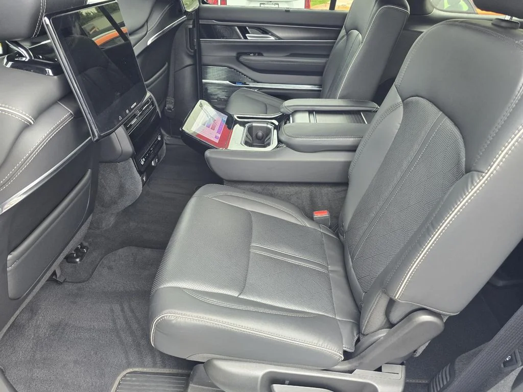 Used 2025 Bright White Clearcoat Jeep Series II Obsidian image 10