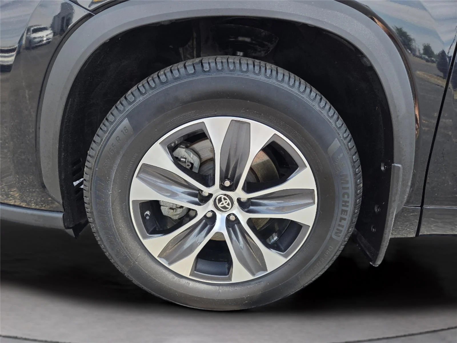 Used 2021 Midnight Black Metallic Toyota XLE image 36