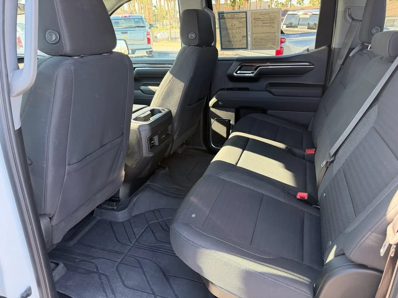 Used 2024 Summit White Chevrolet RST image 18