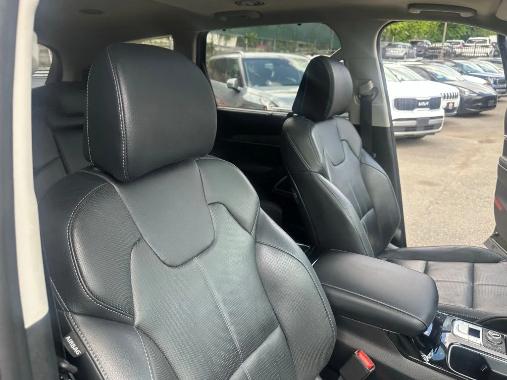 Used 2024 Black Kia EX image 35
