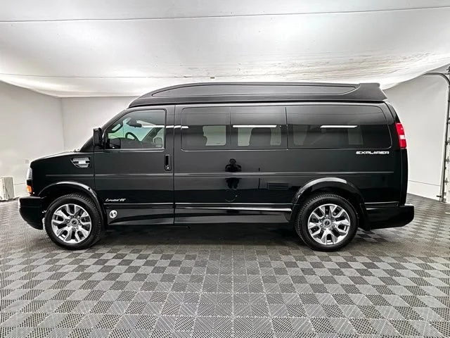 Used 2025 Onyx Black GMC Work Van image 15