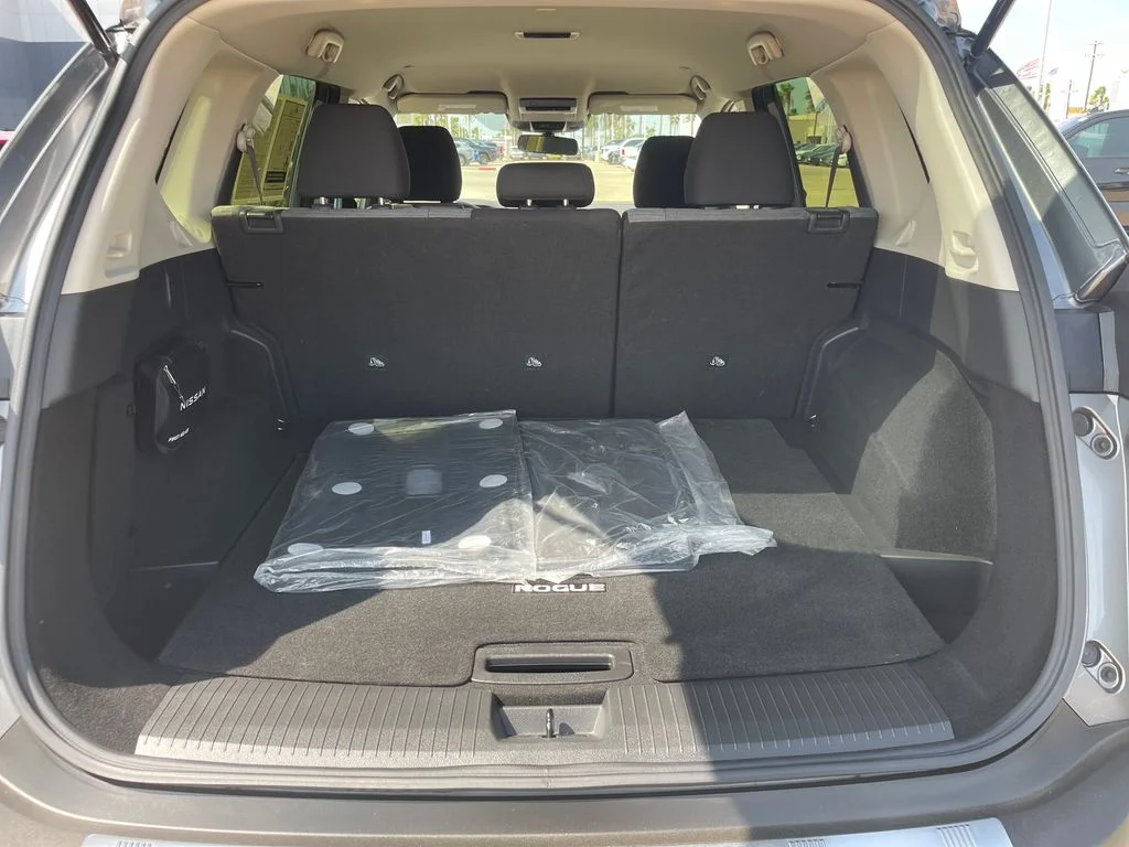 Used 2023 Gray Nissan SV image 26