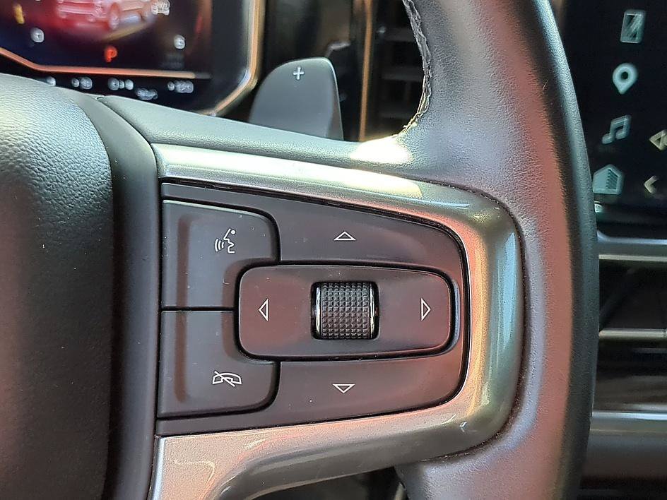 Used 2025 Summit White Chevrolet RST image 18