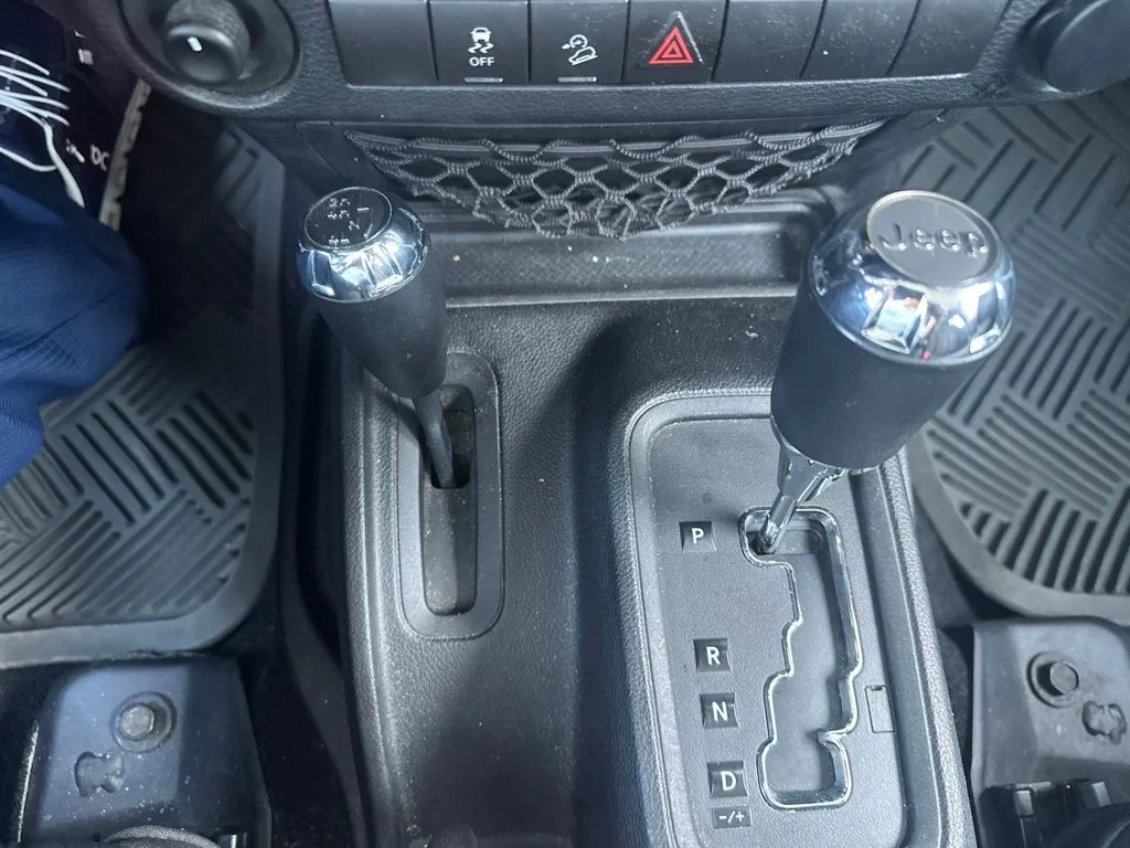 Used 2014 White Jeep Unlimited Sport image 19