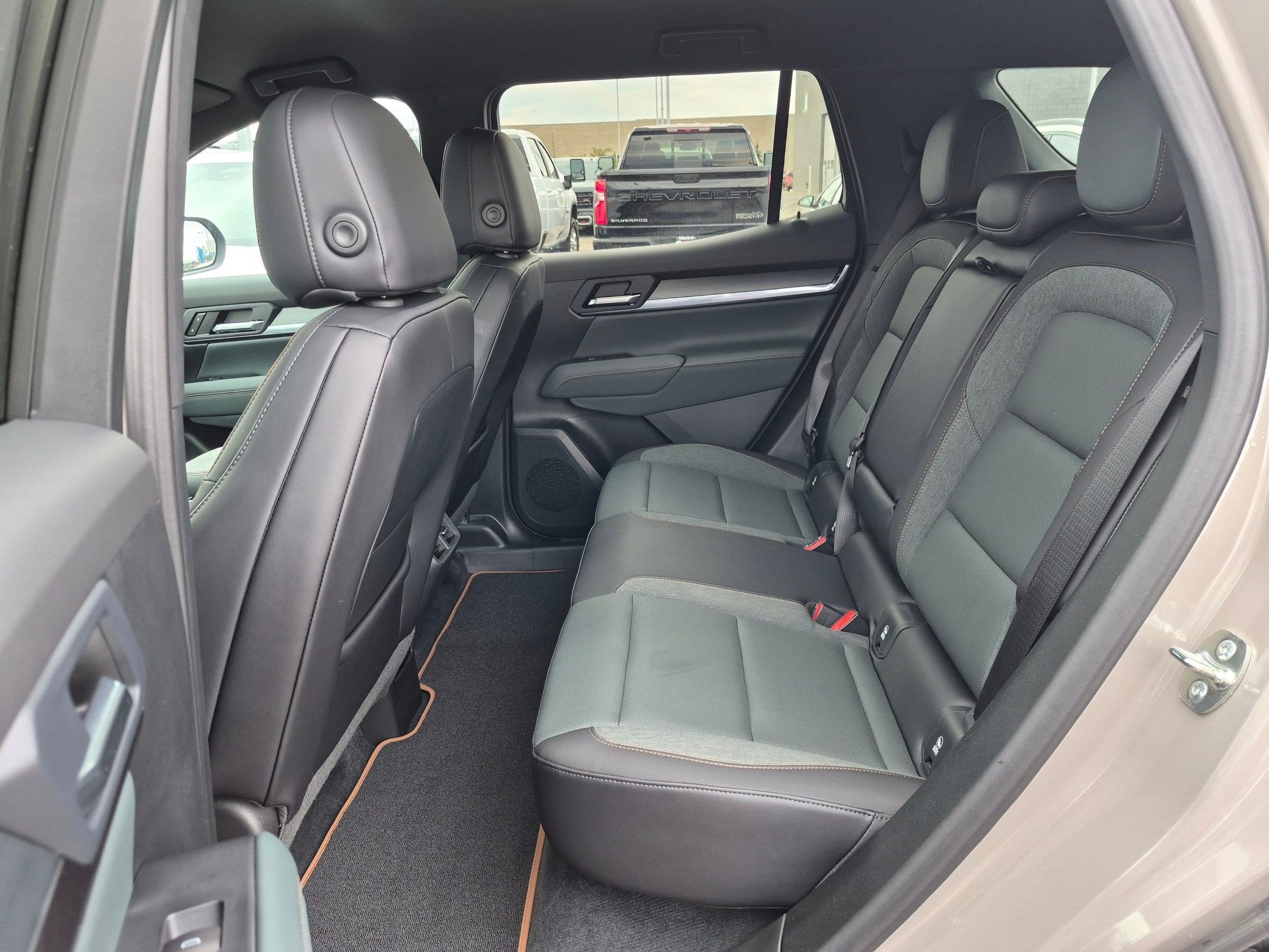 Used 2026 Riverstone Metallic GMC AWD AT4 image 26