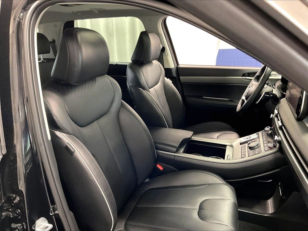 Used 2024 Black Hyundai SEL image 11