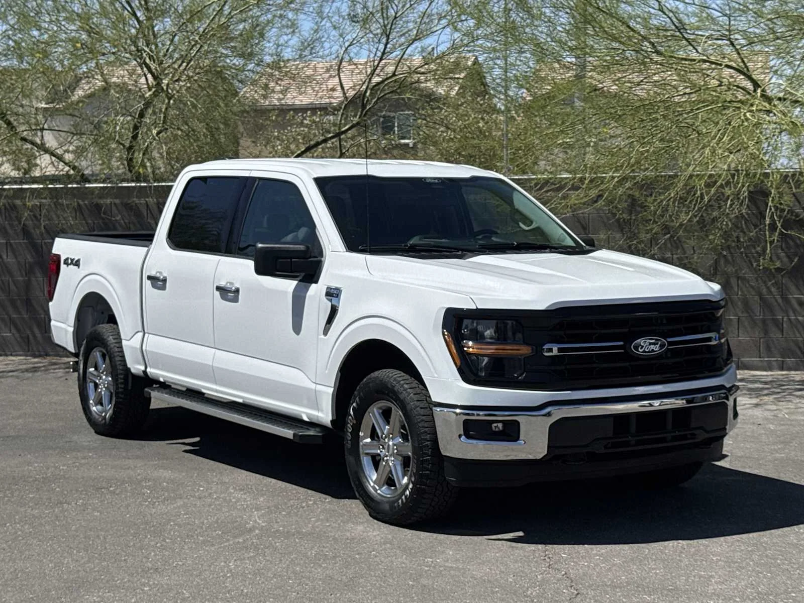 Used 2025 Oxford White Ford XLT image 2
