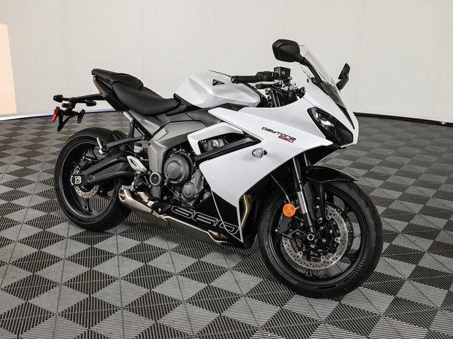 New 2025 Triumph Daytona 660 Snowdonia White/Sapphire Black 660 in
