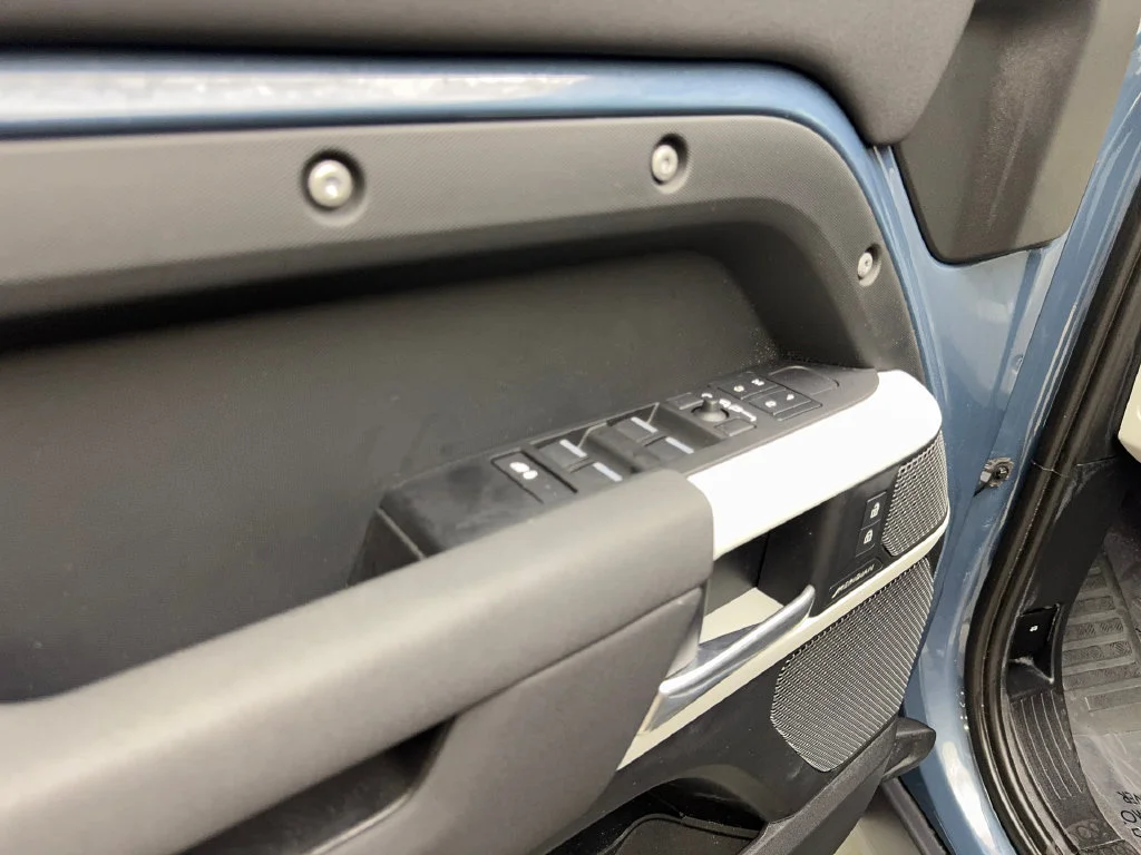 Used 2023 Blue Land Rover SE image 33