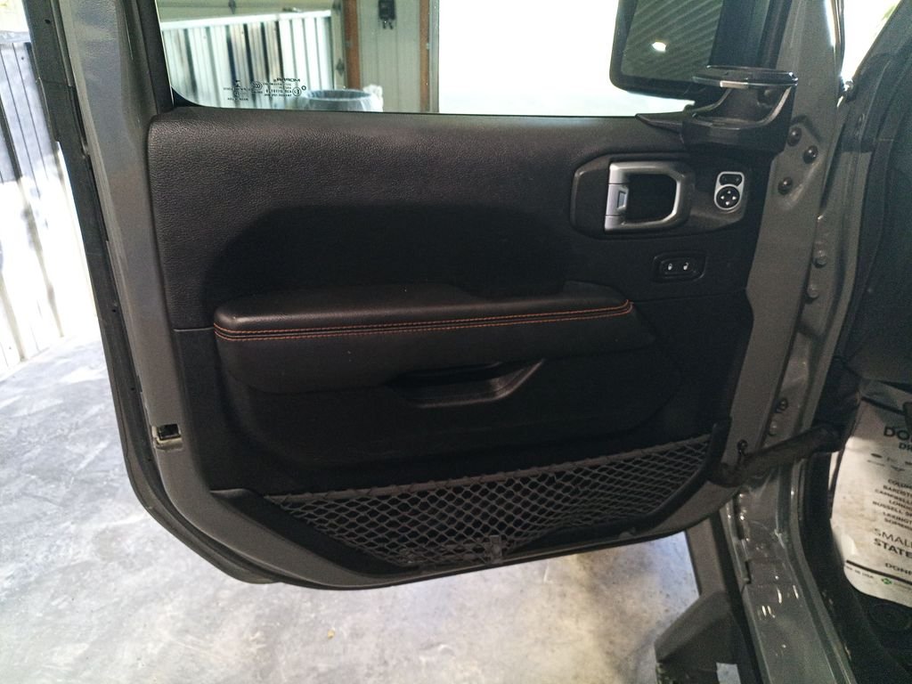 Used 2020 Gray Jeep Mojave image 10