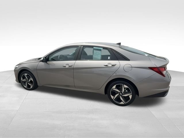 Used 2023 Silver Hyundai SEL image 6