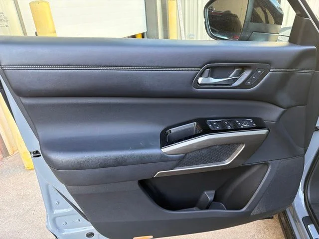 Used 2022 Gray Nissan Platinum image 21