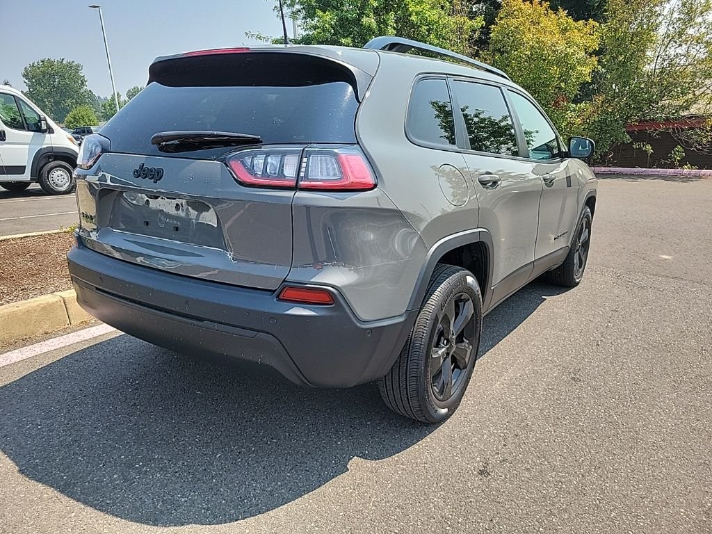 Used 2023 Gray Jeep Altitude image 5