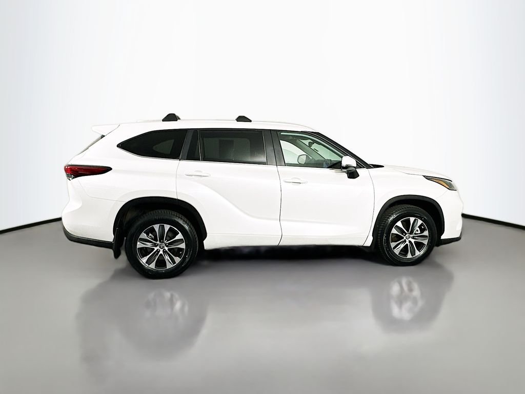Used 2023 Pearl Toyota XLE image 9