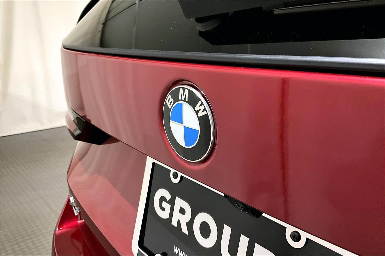 Used 2026 Vegas Red Metallic BMW xDrive28i image 32