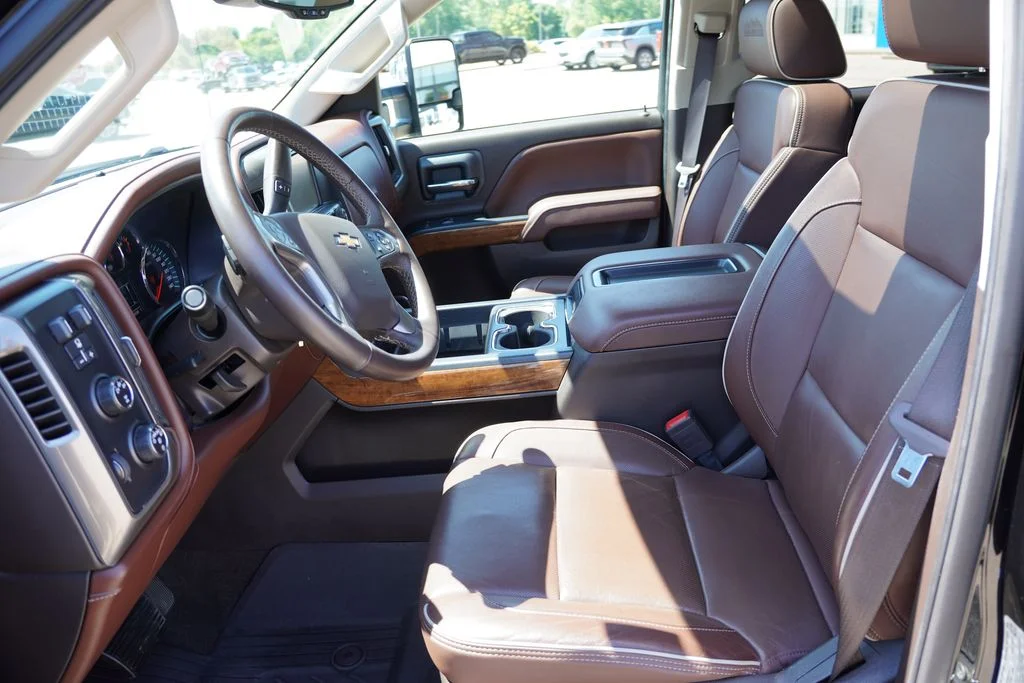 Used 2015 Black Chevrolet High Country image 17