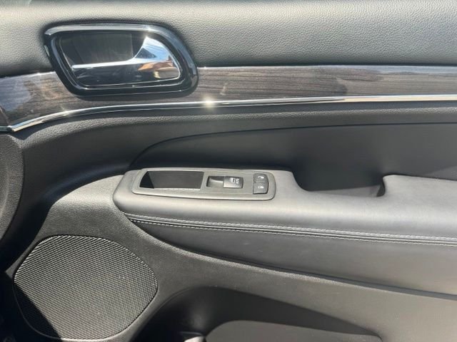 Used 2019 Blue Jeep Overland image 27