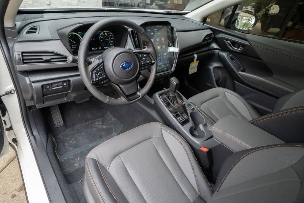 New 2026 CRYSTAL WHITE PEARL Subaru Limited Hybrid image 9