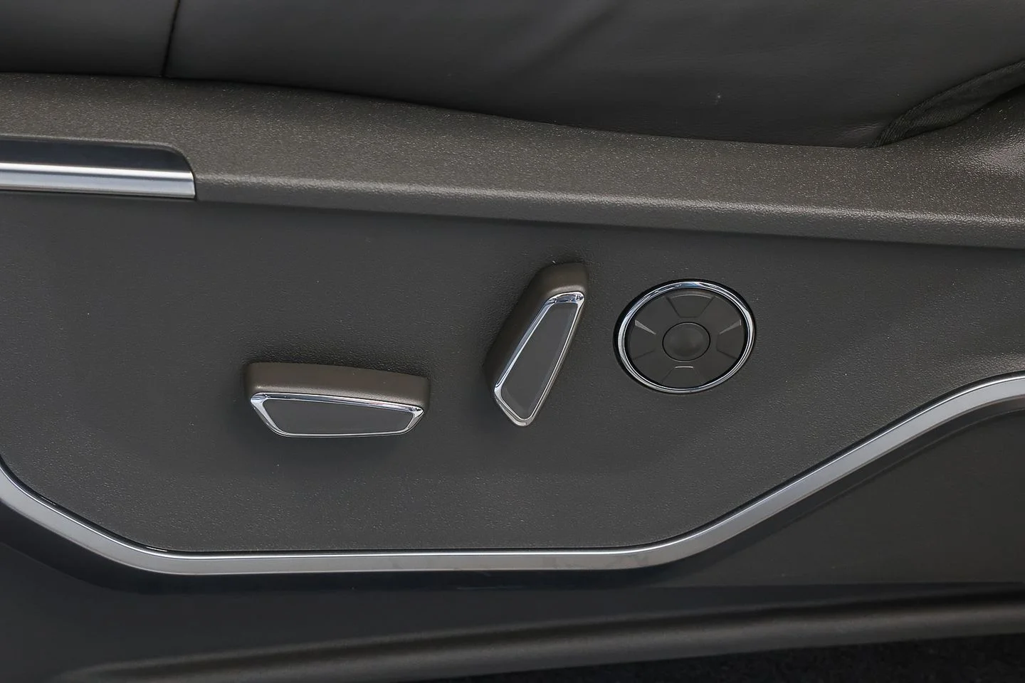 New 2026 Star White Metallic Tri-Coat Ford Platinum® image 11