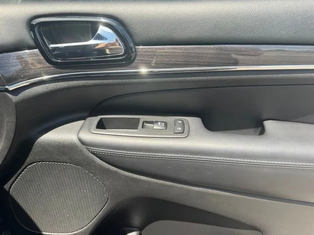 Used 2019 Blue Jeep Overland image 27