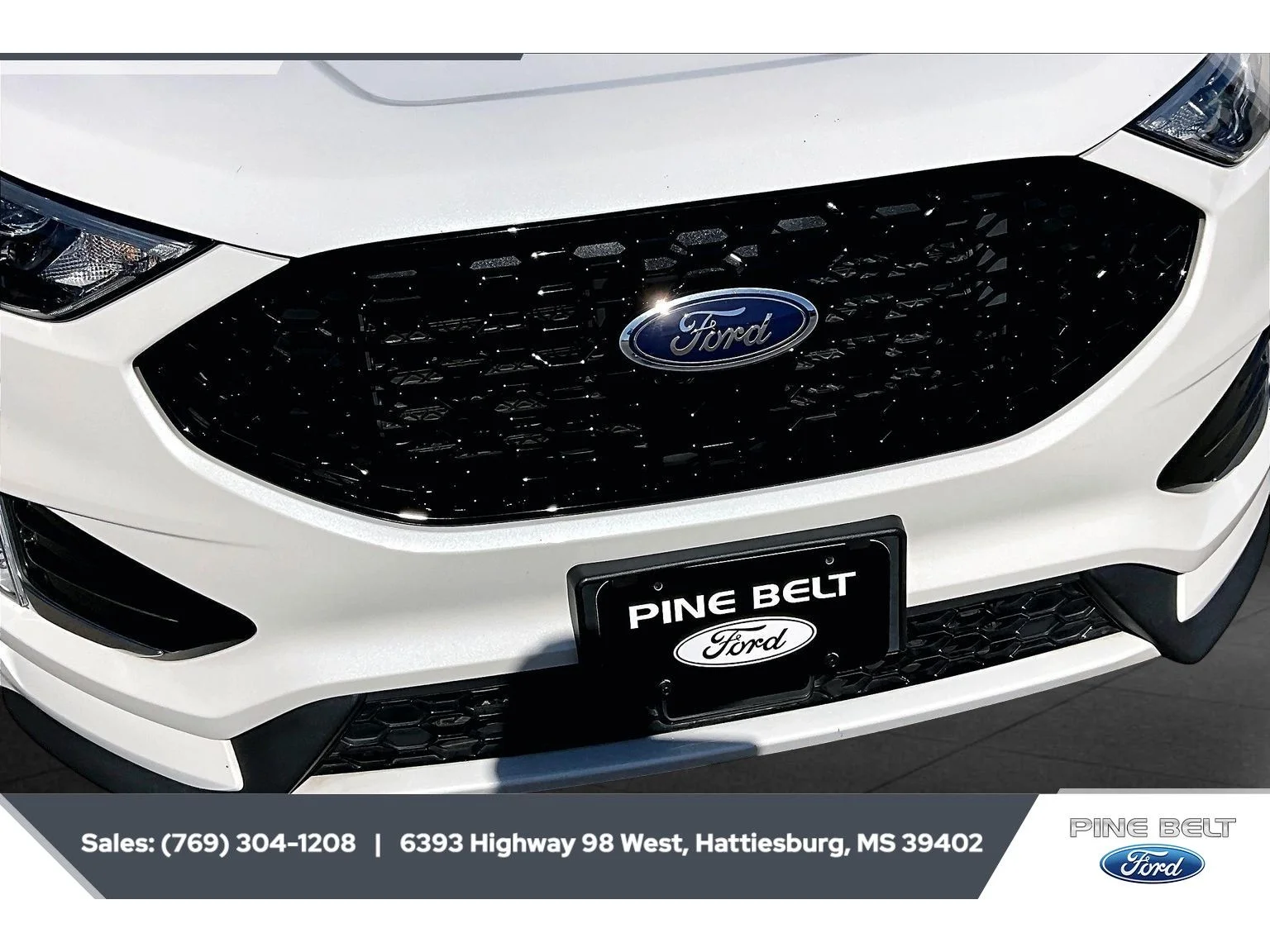 Used 2022 Star White Metallic Tri-Coat Ford ST-Line image 22
