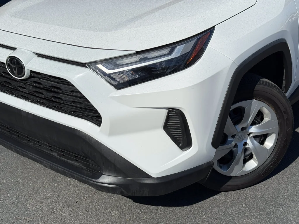 Used 2025  Toyota LE image 3