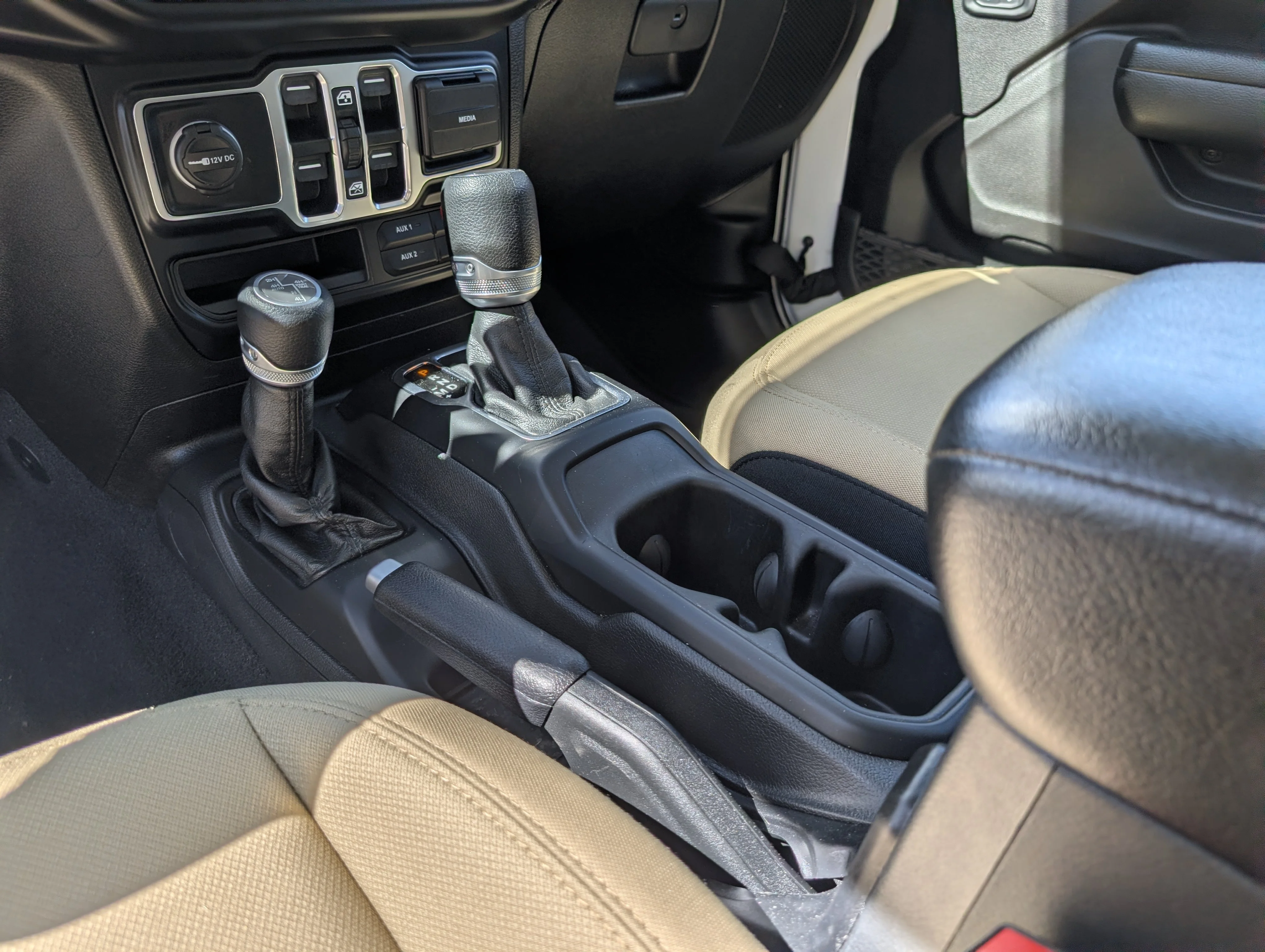 Used 2021 Bright White Jeep Unlimited Sport image 30