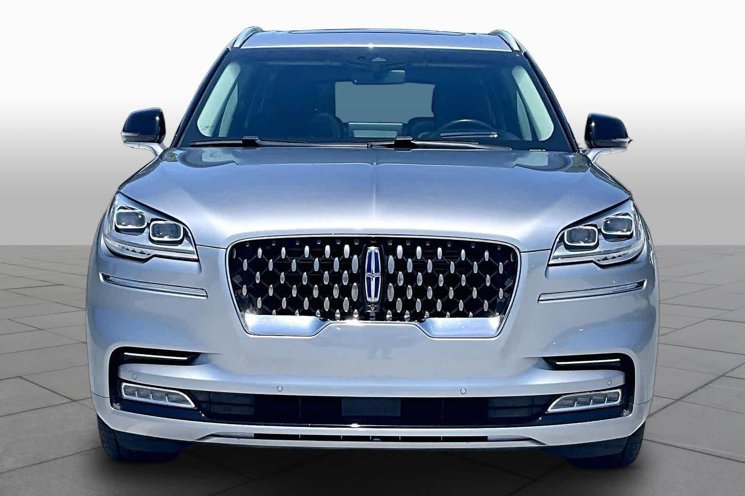 Used 2021 Silver Radiance Lincoln Grand Touring image 4