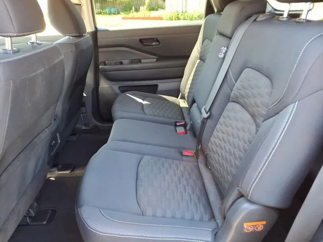 2023 Nissan Pathfinder SV - Photo 13