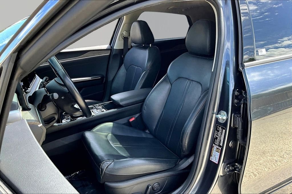Used 2022 Gray Kia EX image 21