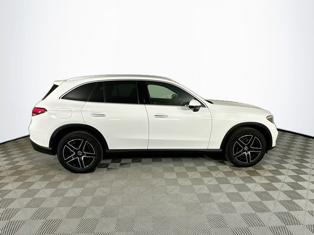 New 2026 Polar White Mercedes-Benz GLC 300 image 42